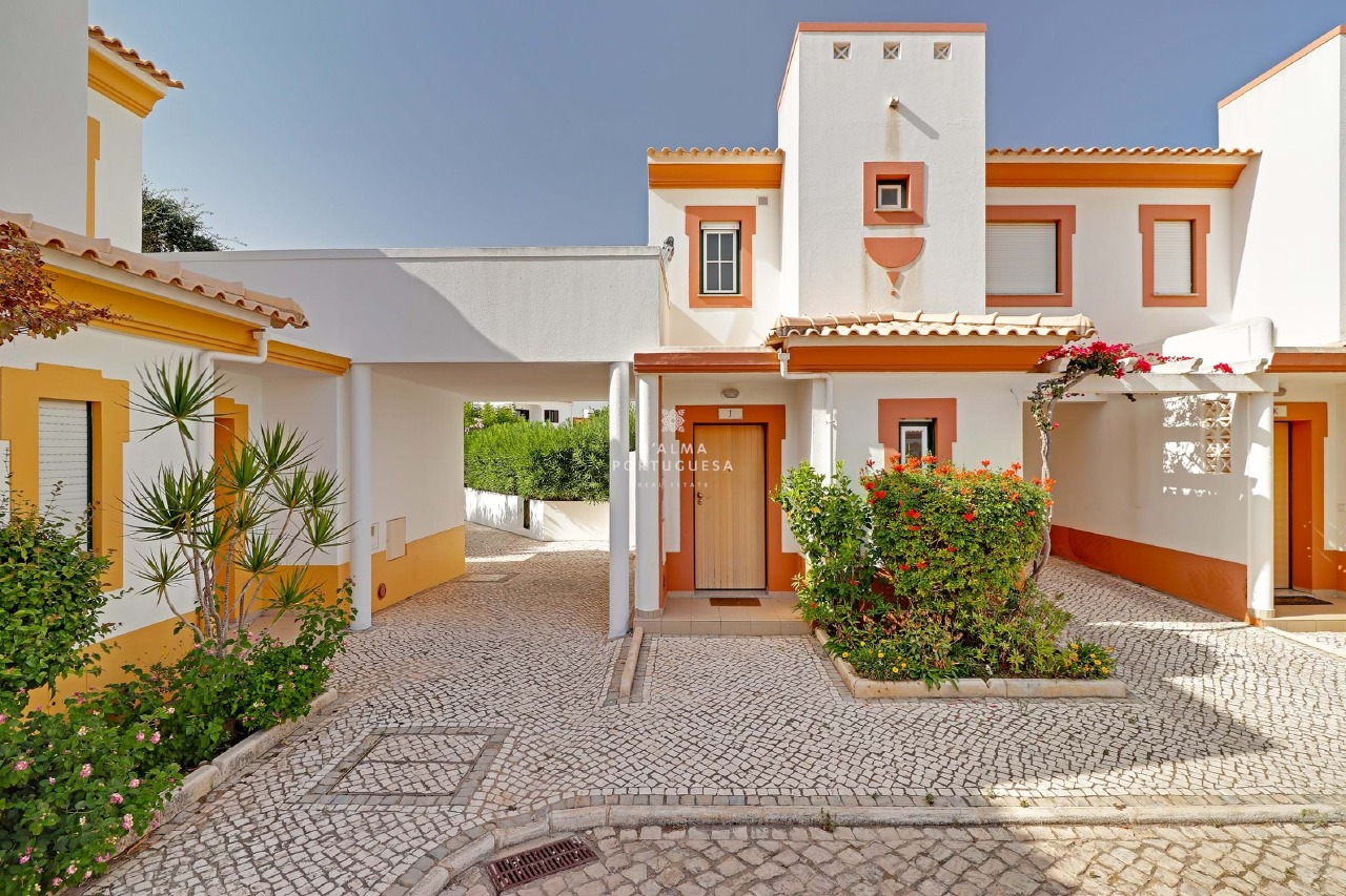3 bed Apartment in Olhos de Água, Albufeira, Central Algarve