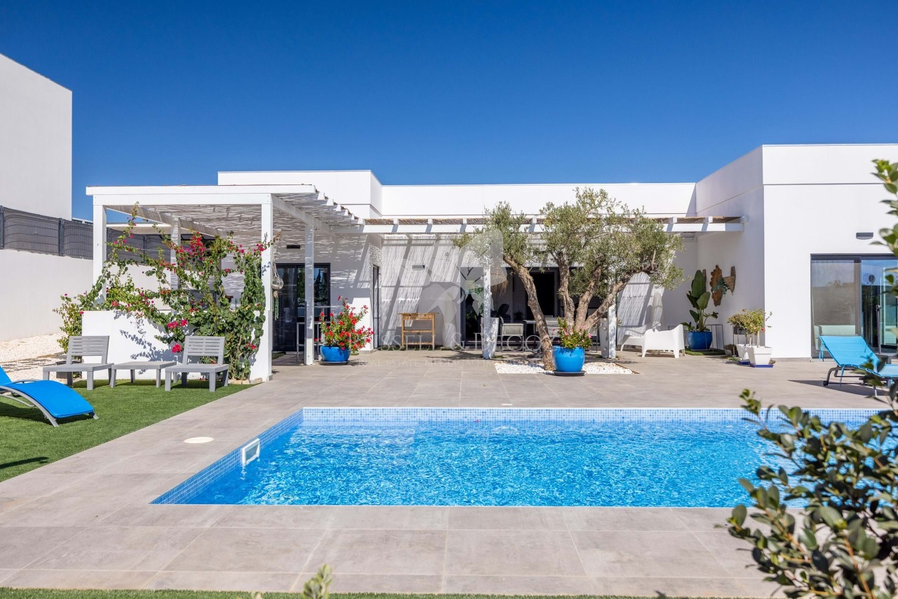 4 bed Villa in Olhão, Eastern Algarve