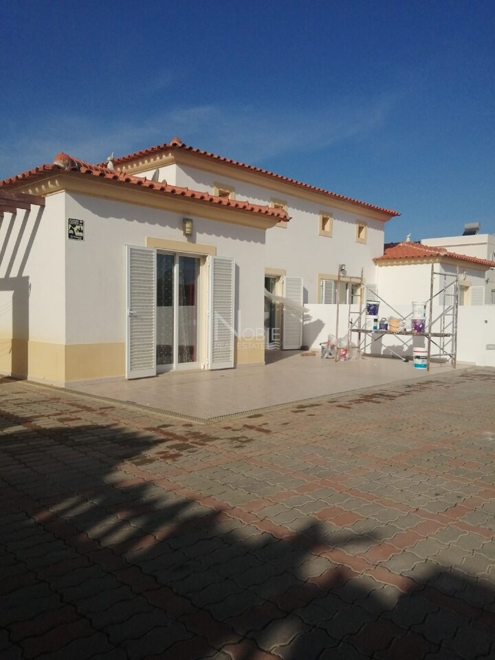 3 bed Villa in Albufeira, Central Algarve