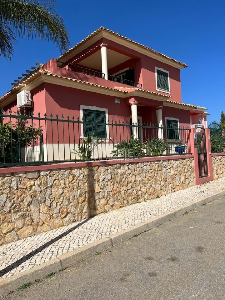 4 bed Villa in Silves, Western Algarve