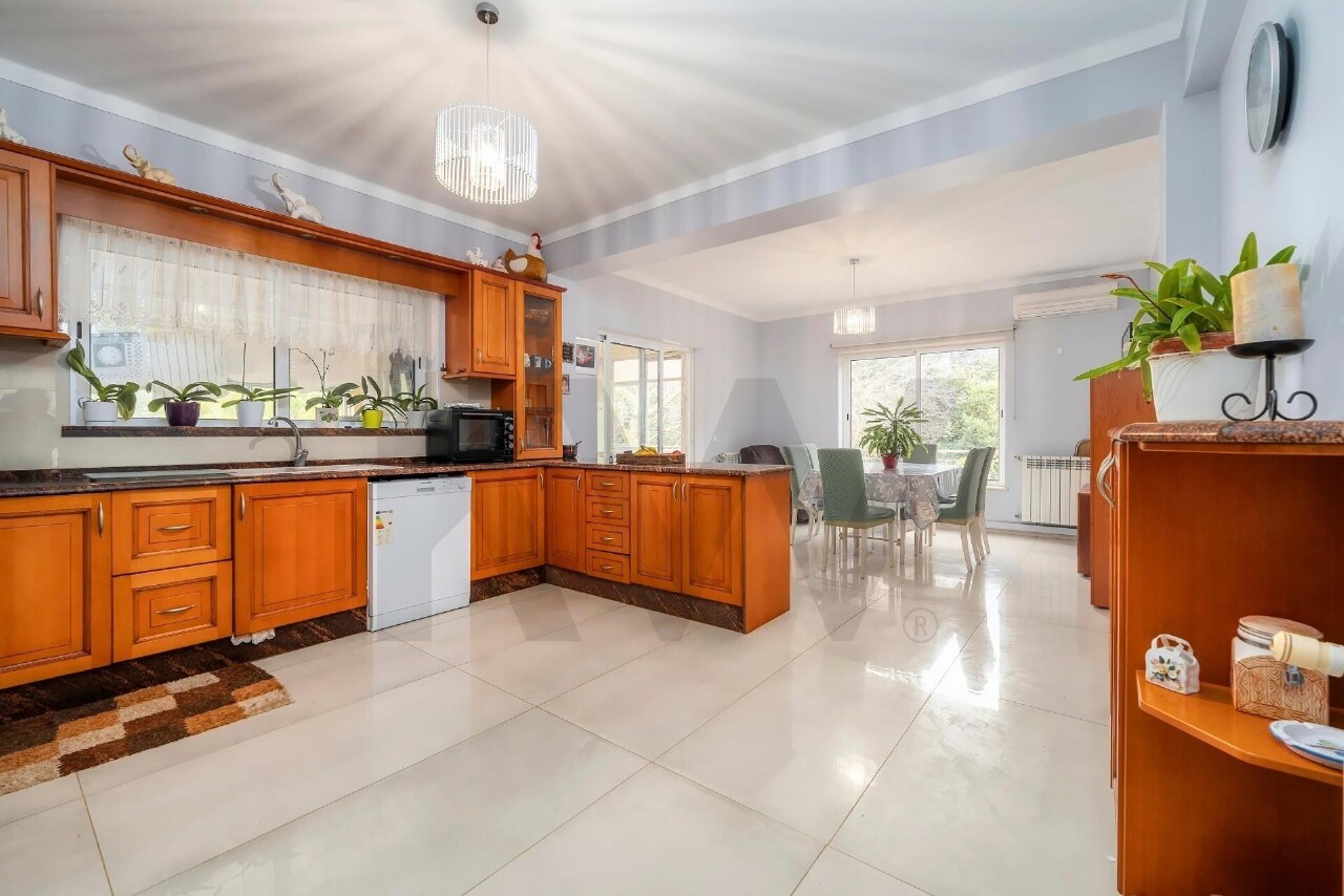 4 bed Villa in Santa Bárbara de Nexe, Faro, Central Algarve