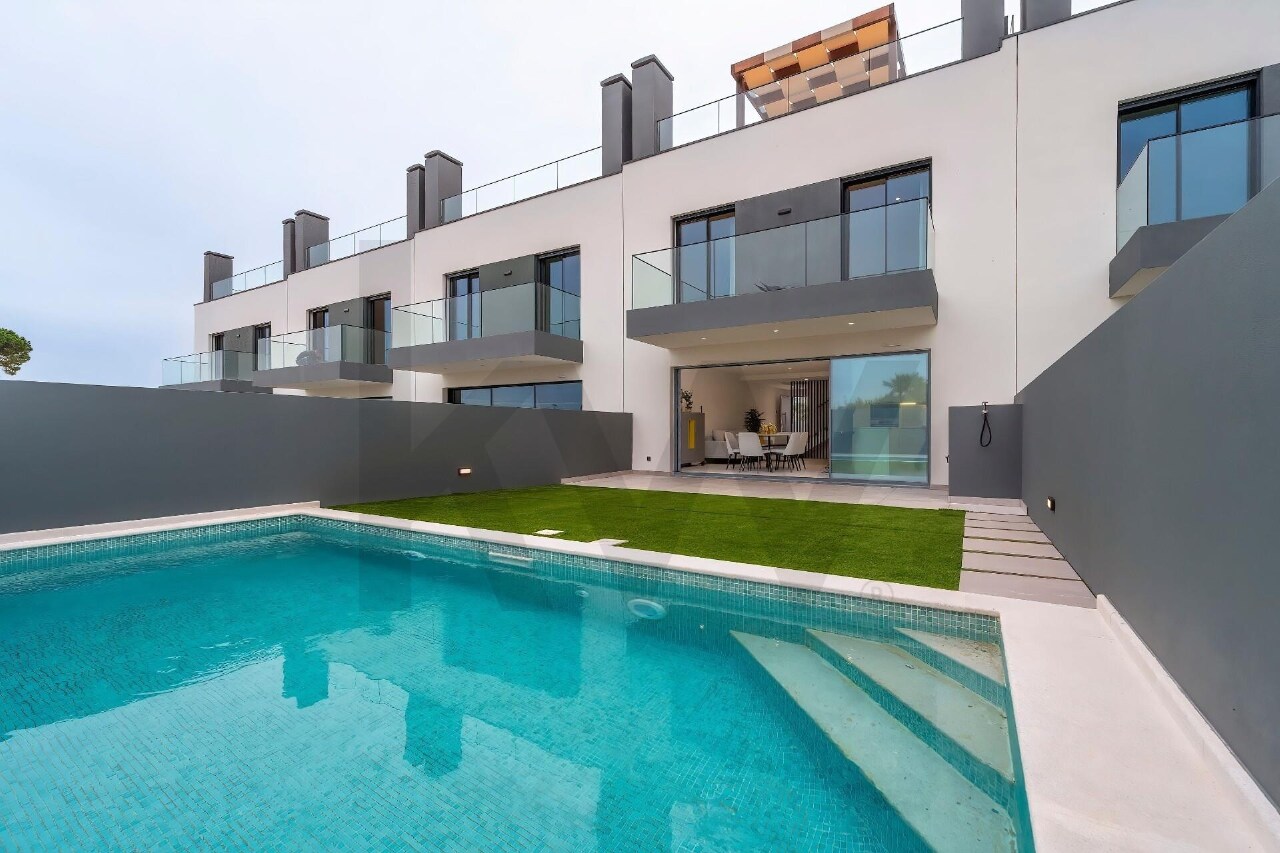 4 bed Villa in Montenegro, Faro, Central Algarve