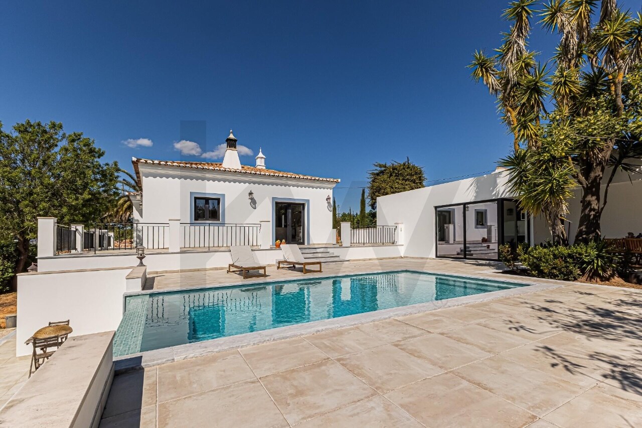 3 bed Villa in Lagoa, Western Algarve