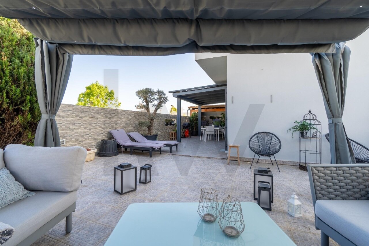 4 bed Villa in Quelfes, Olhão, Eastern Algarve