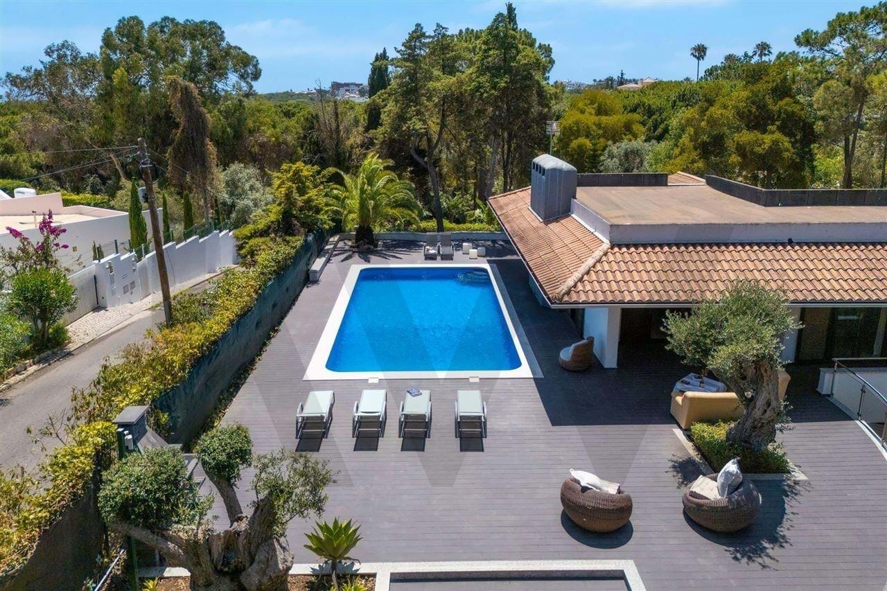 5 bed Villa in Olhos de Água, Albufeira, Central Algarve