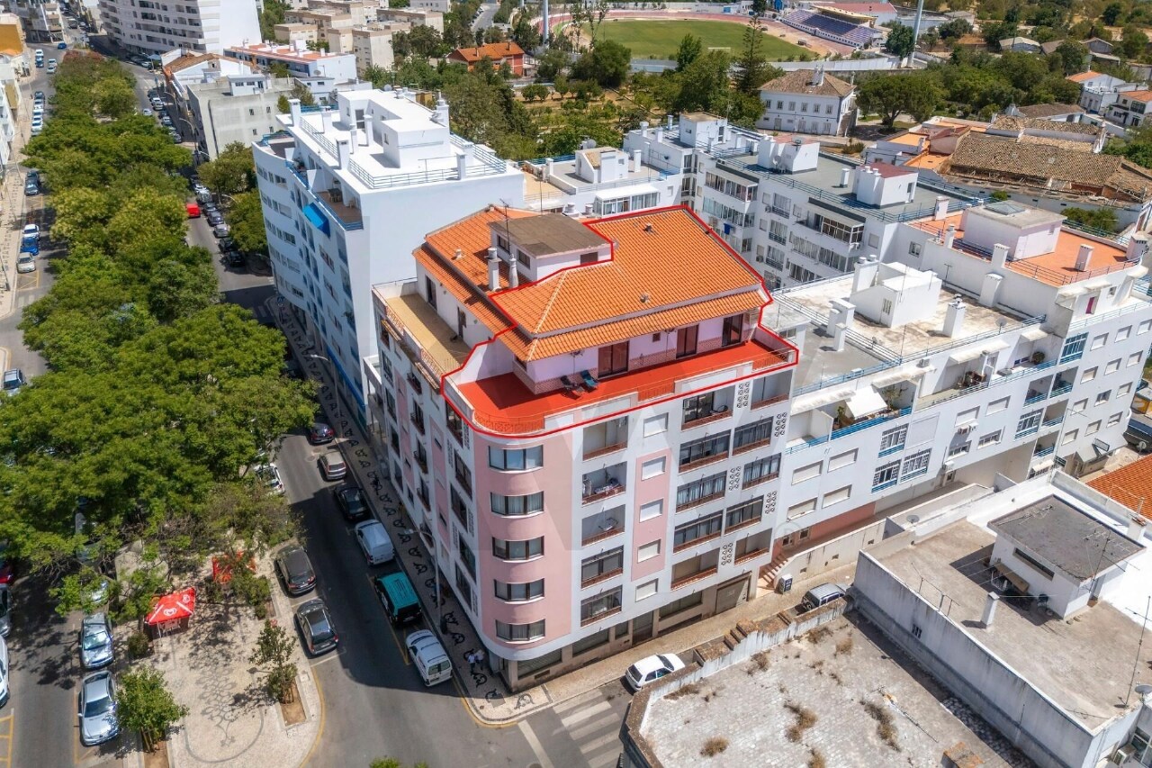 3 bed Apartment in Loulé, Central Algarve