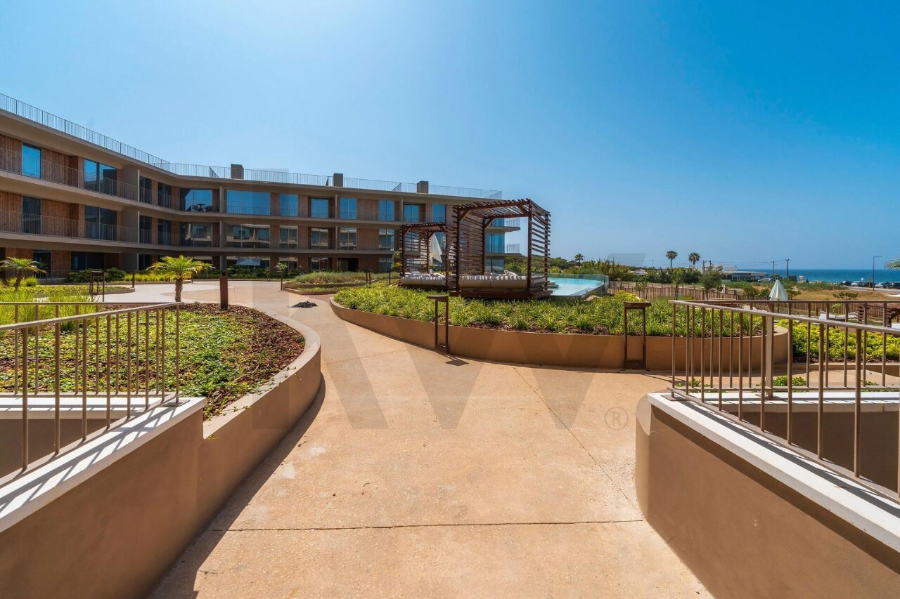 2 bed Apartment in Quarteira, Loulé, Central Algarve