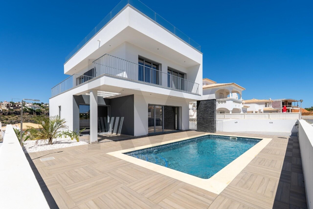 3 bed Villa in Olhos de Água, Albufeira, Central Algarve