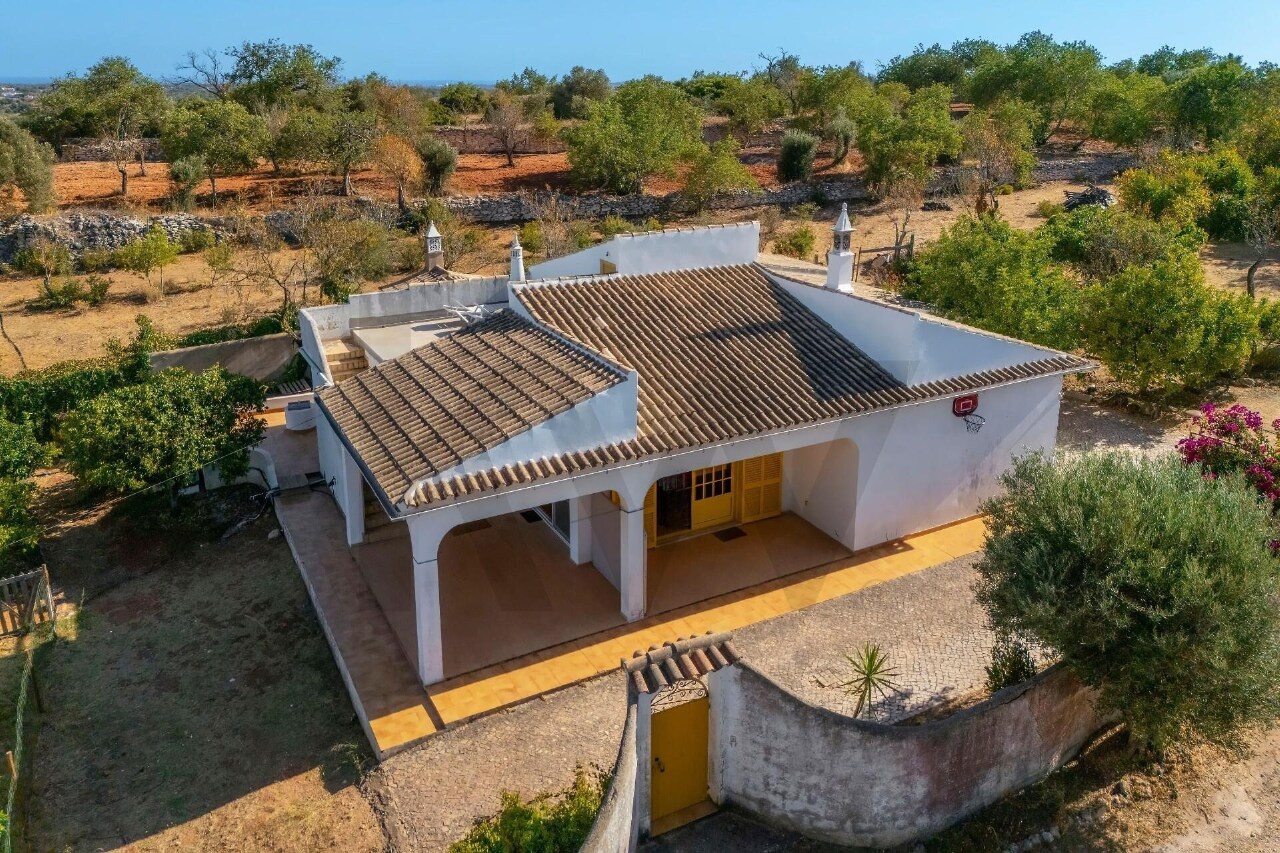 3 bed Villa in Paderne, Albufeira, Central Algarve