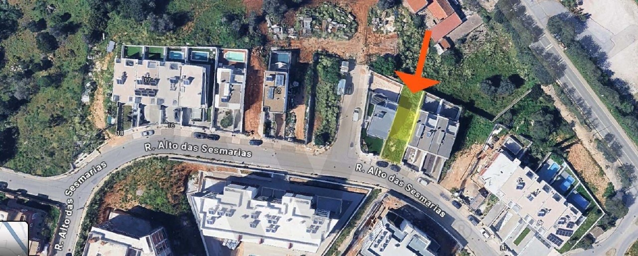 4 bed Villa in Alvor, Portimão, Western Algarve