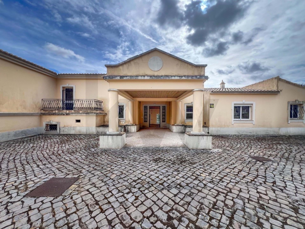 4 bed Villa in Santa Bárbara de Nexe, Faro, Central Algarve