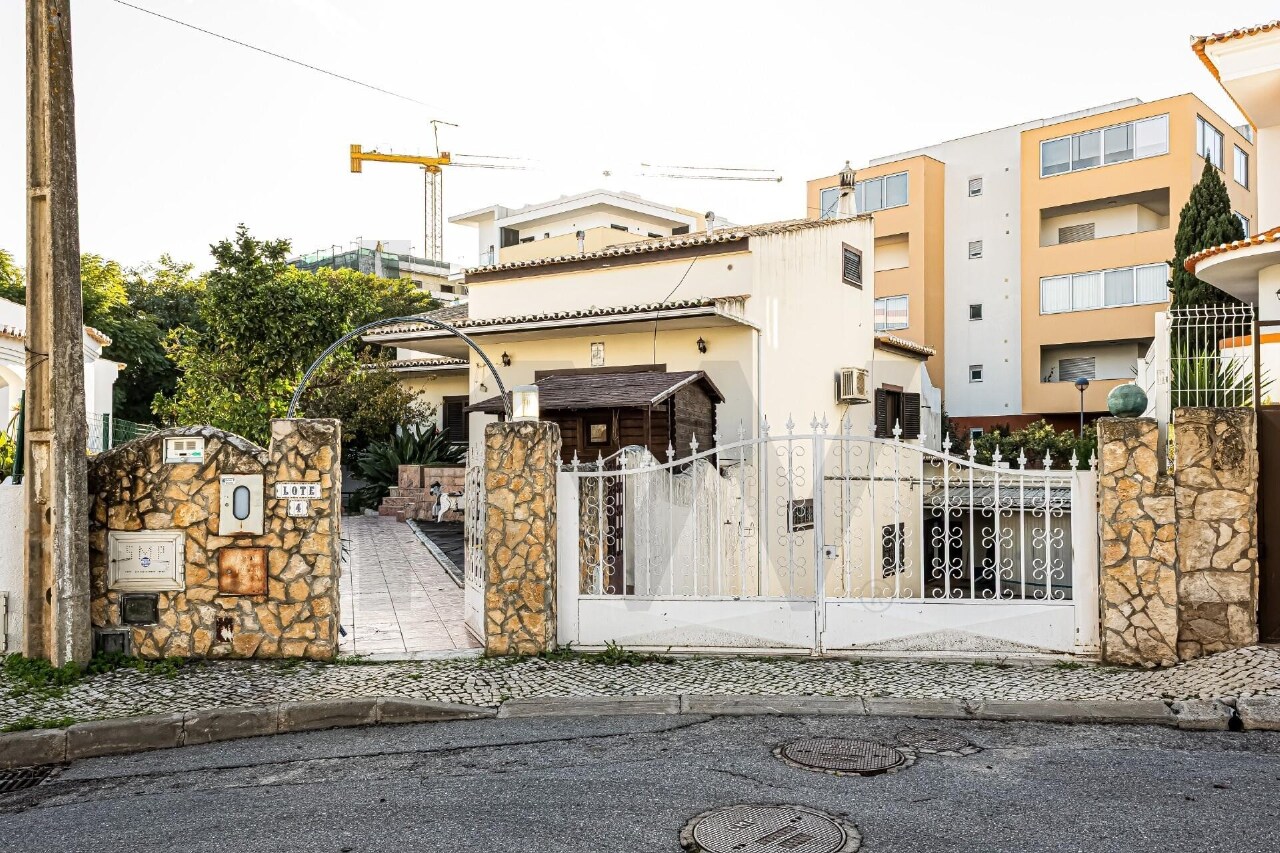 5 bed Villa in Portimão, Western Algarve