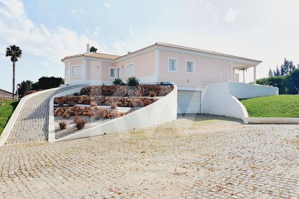 3 bed Villa in Odiáxere, Lagos, Western Algarve