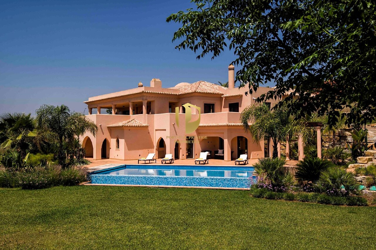 4 bed Villa in Alcantarilha, Silves, Western Algarve