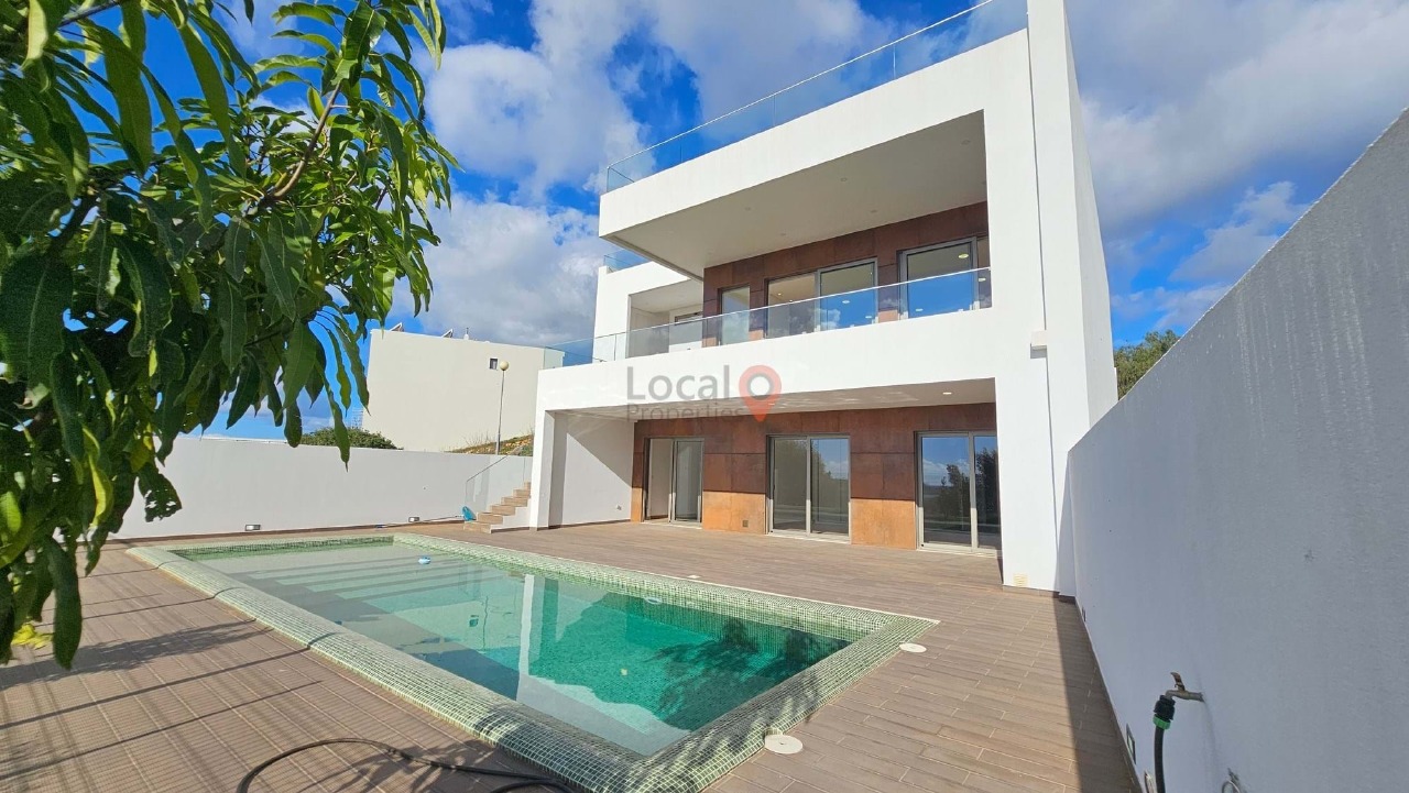 3 bed Villa in Mexilhoeira Grande, Portimão, Western Algarve