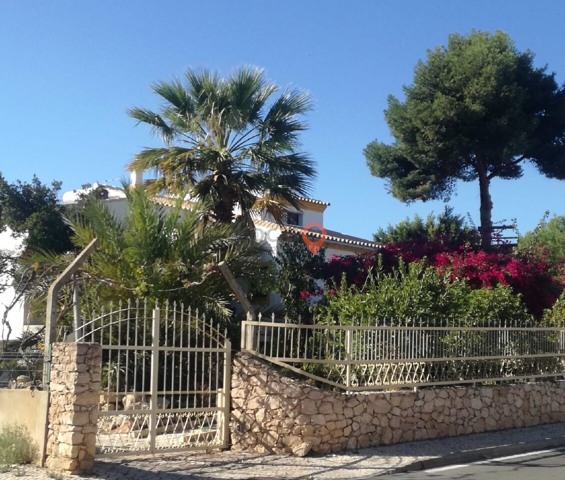 5 bed Villa in Albufeira, Central Algarve