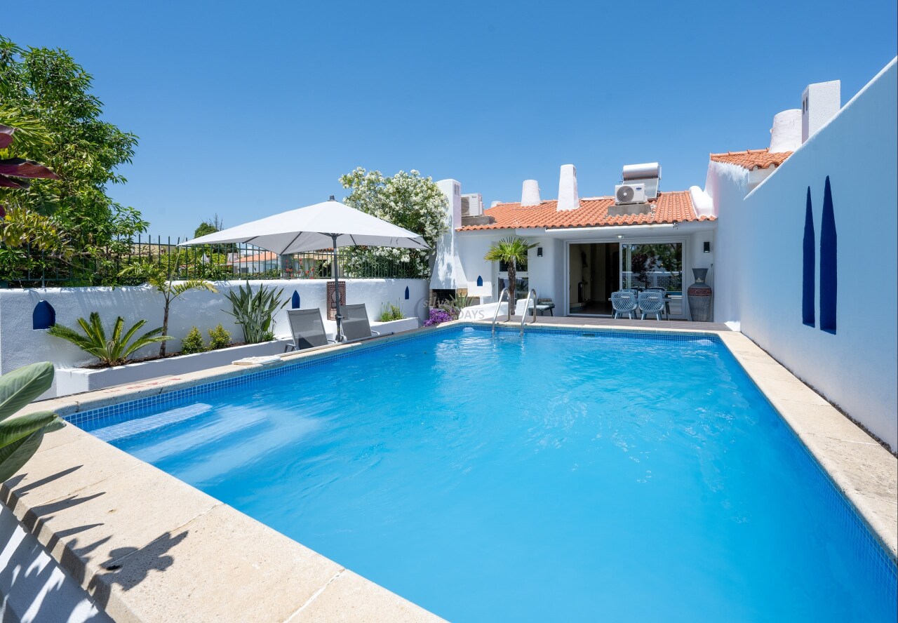 2 bed Villa in Quarteira, Loulé, Central Algarve
