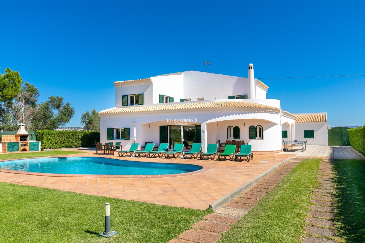4 bed Villa in Albufeira, Central Algarve