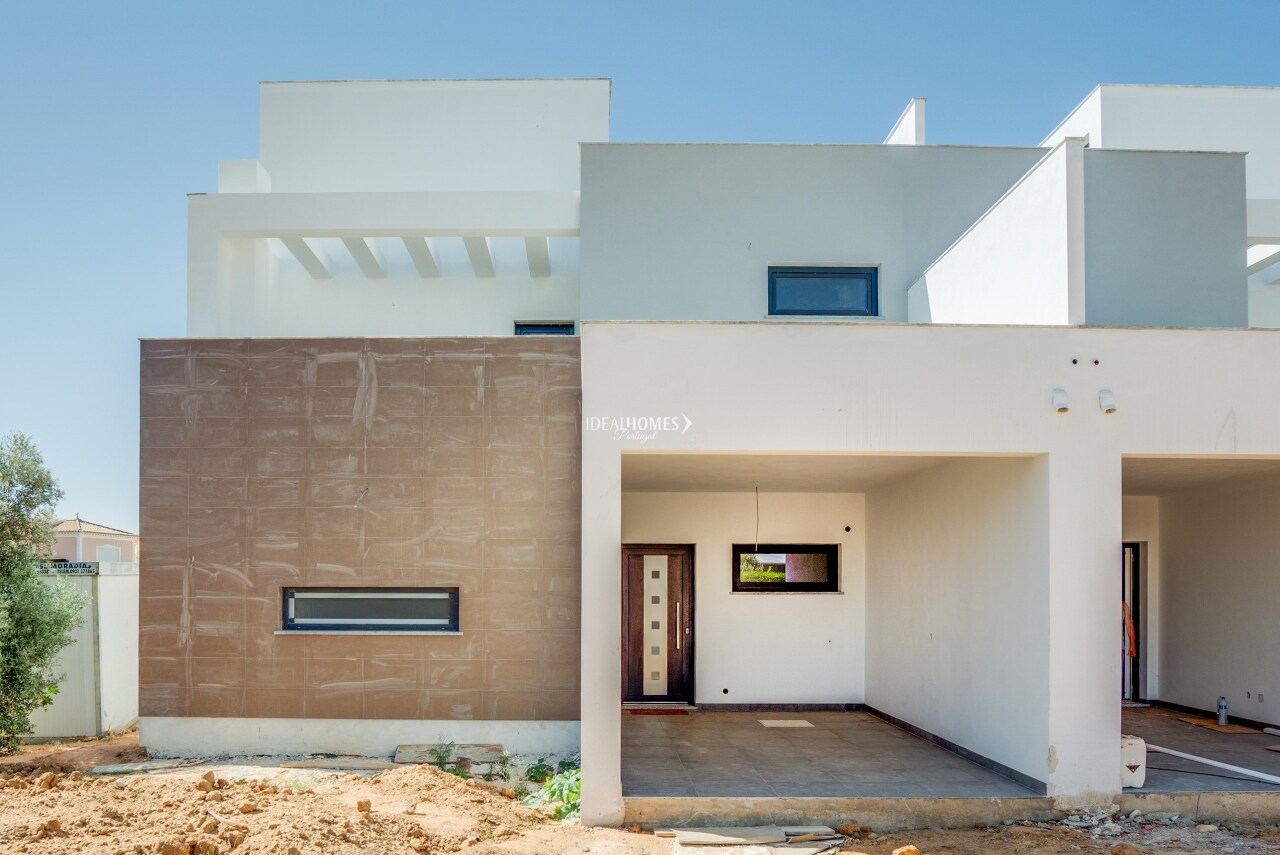 3 bed Villa in Armação de Pêra, Silves, Western Algarve