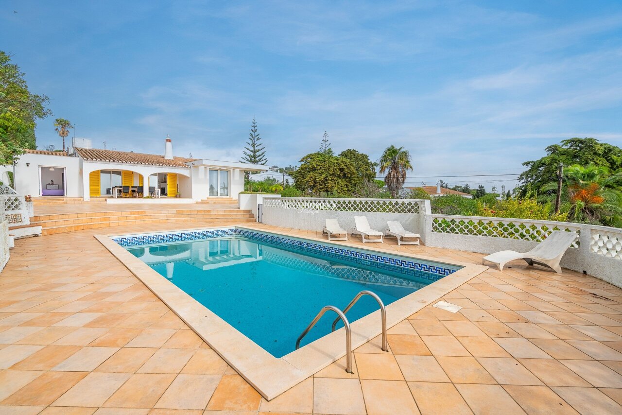 5 bed Villa in Luz, Lagos, Western Algarve