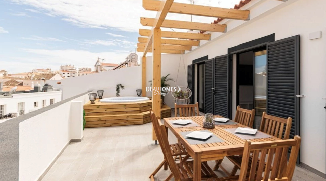 5 bed Villa in Albufeira, Central Algarve