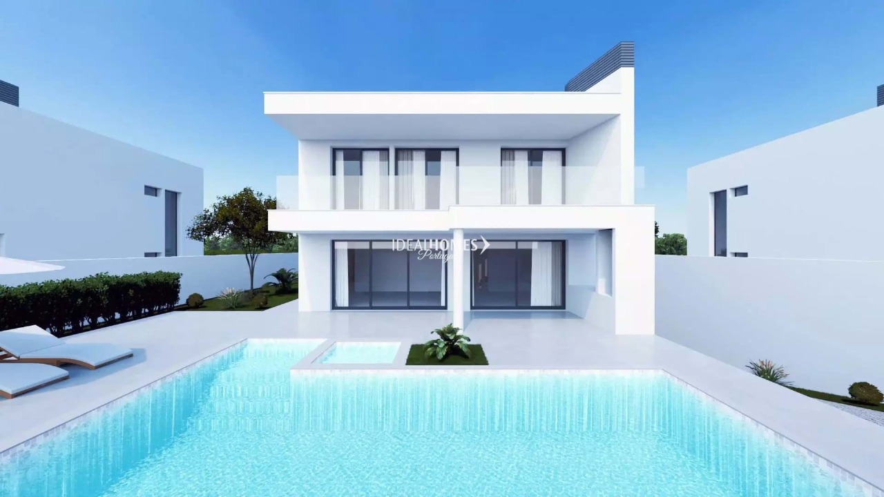 4 bed Villa in Algoz, Silves, Western Algarve