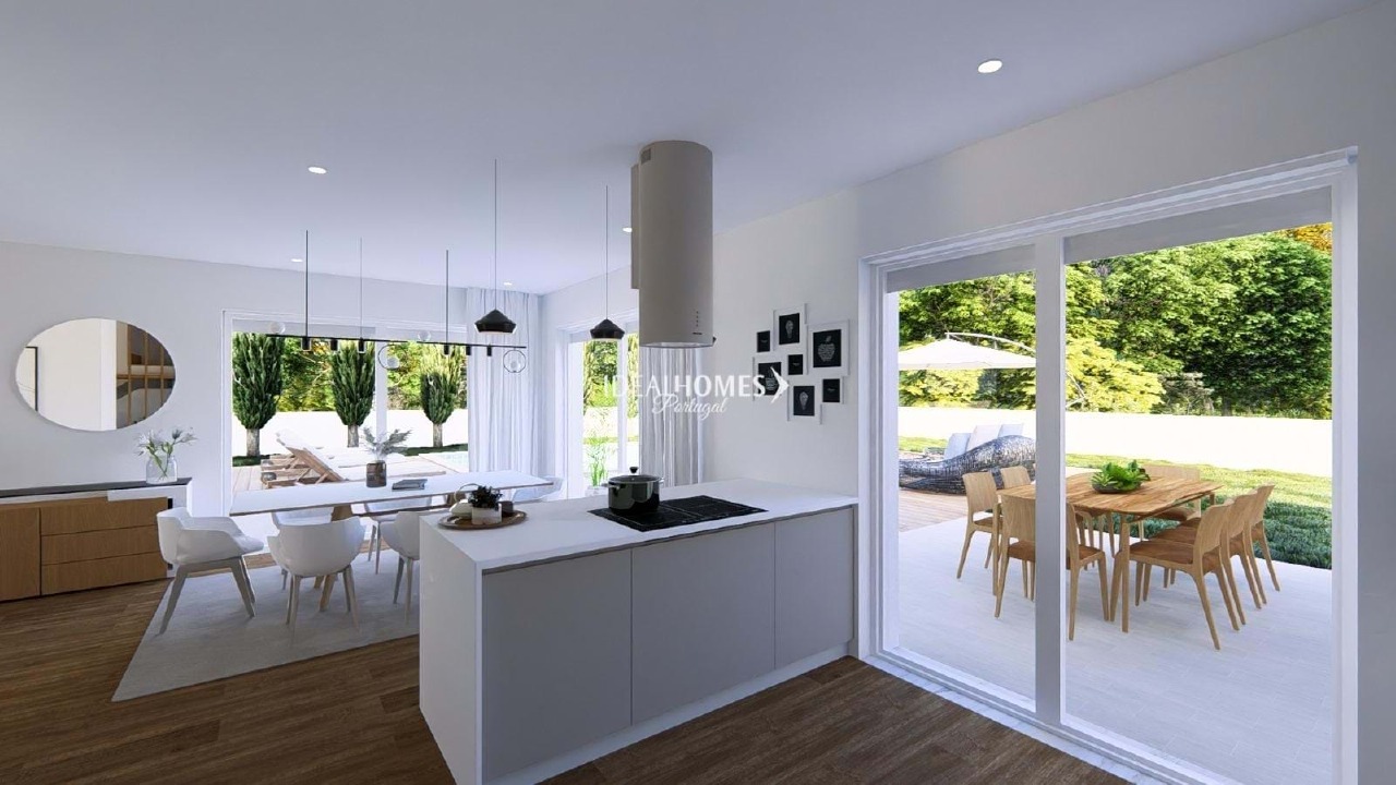 4 bed Villa in Quarteira, Loulé, Central Algarve