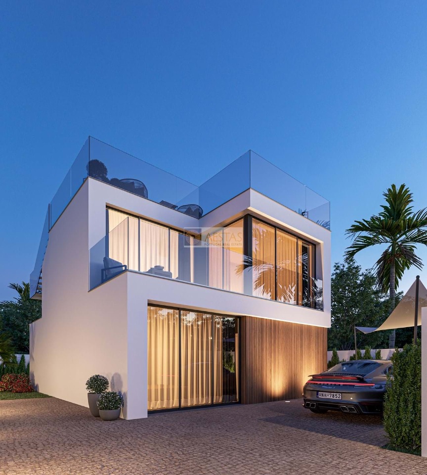 3 bed Villa in Albufeira, Central Algarve