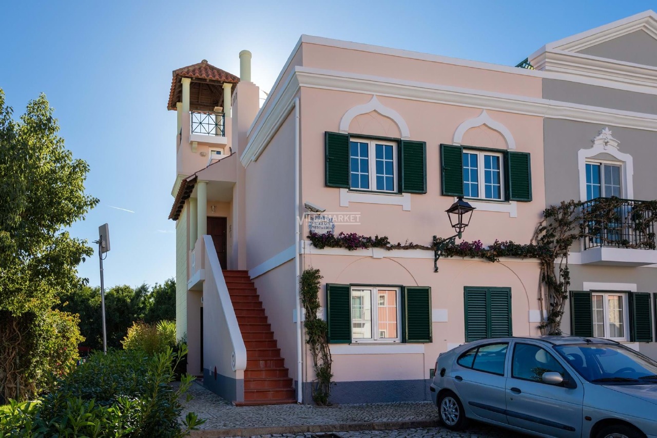 2 bed Apartment in Quarteira, Loulé, Central Algarve