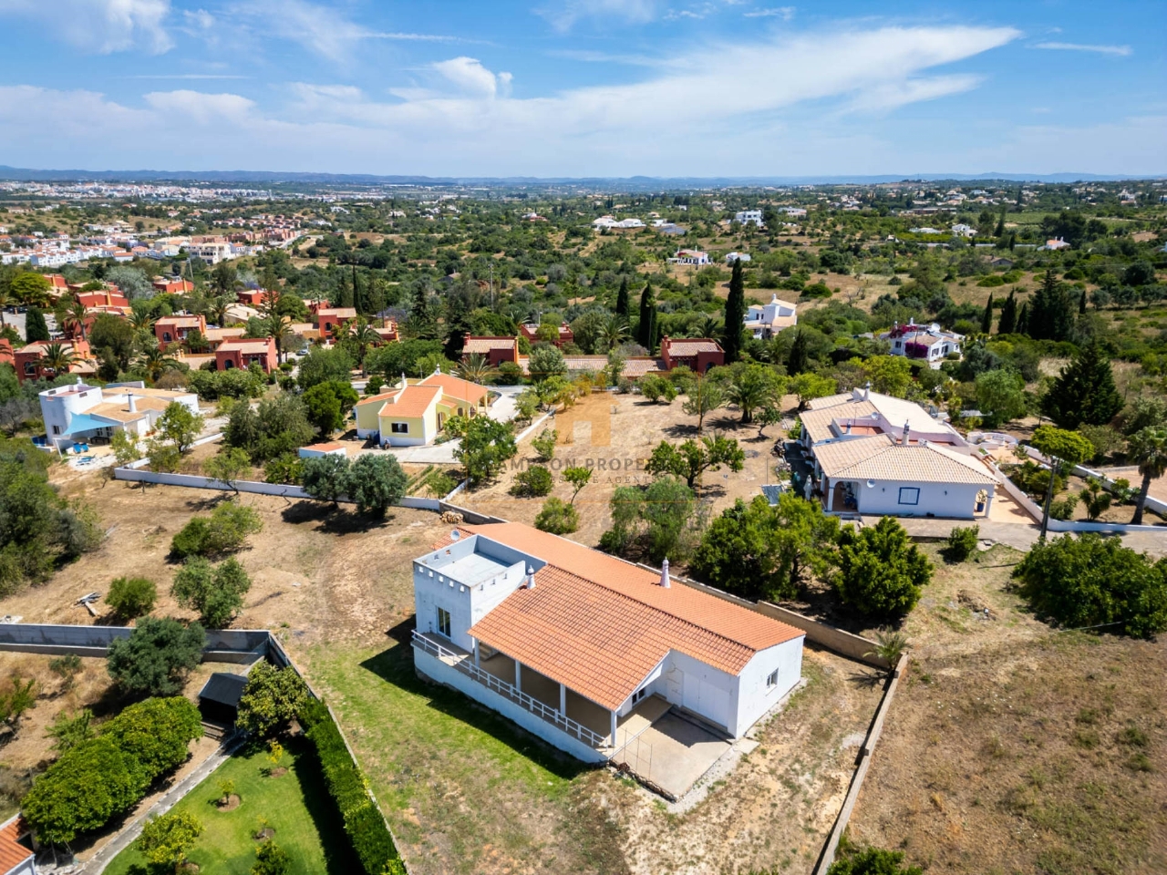 4 bed Villa in Lagoa, Western Algarve