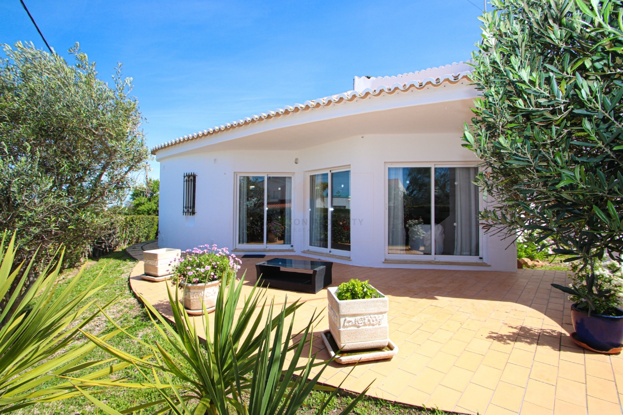 4 bed Villa in Lagoa, Western Algarve