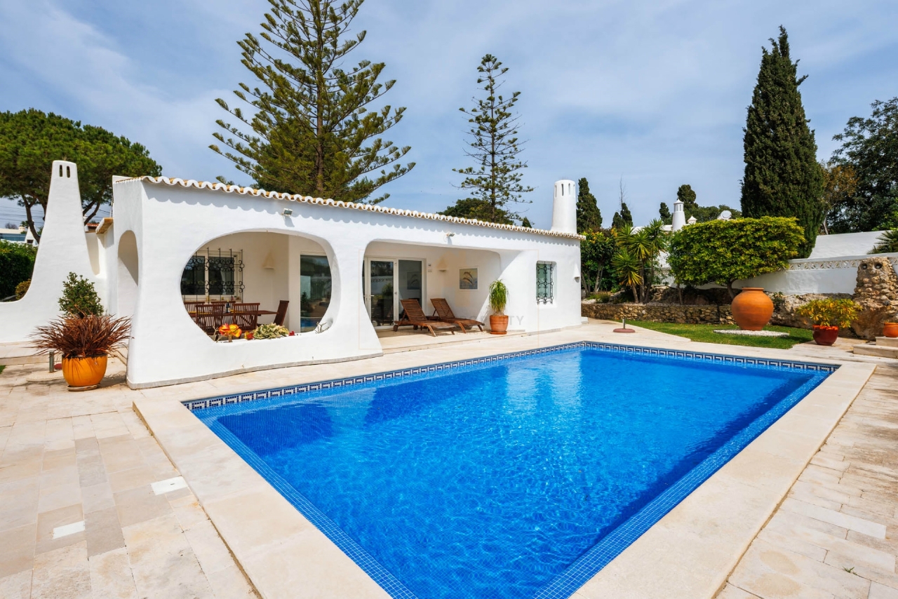3 bed Villa in Lagoa, Western Algarve