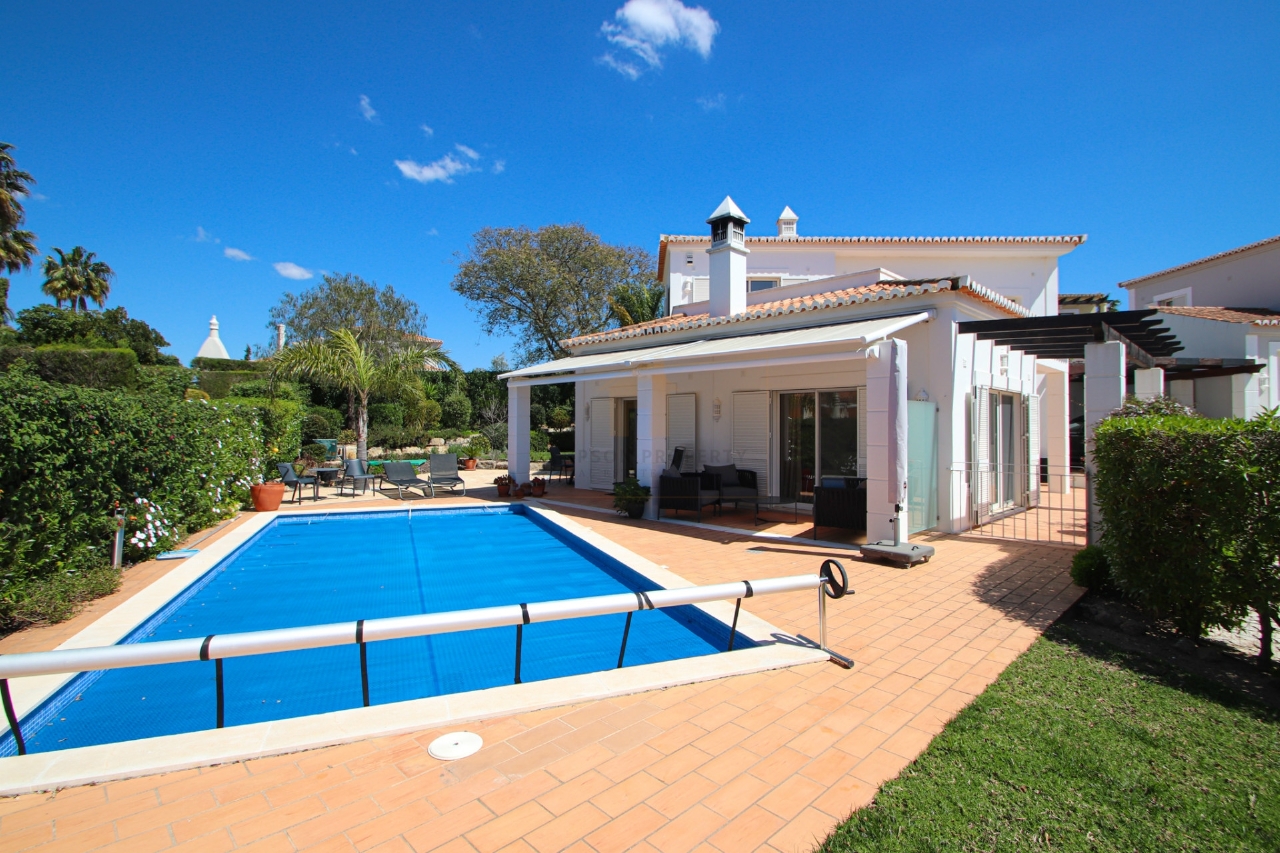 3 bed Villa in Lagoa, Western Algarve