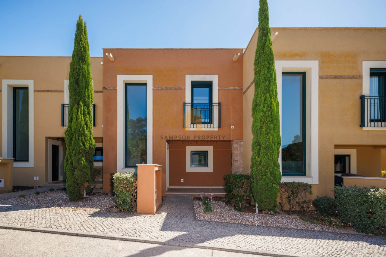 2 bed Villa in Lagoa, Western Algarve