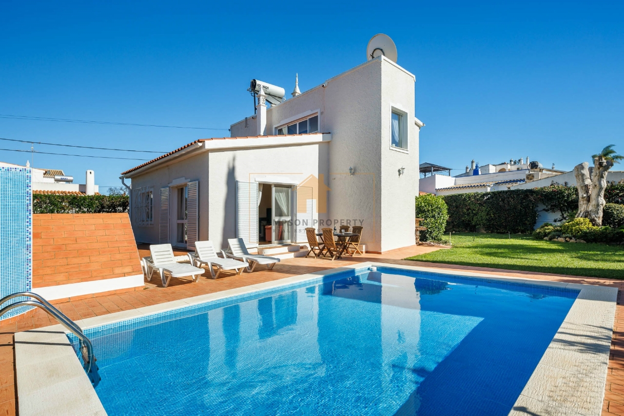 3 bed Villa in Lagoa, Western Algarve