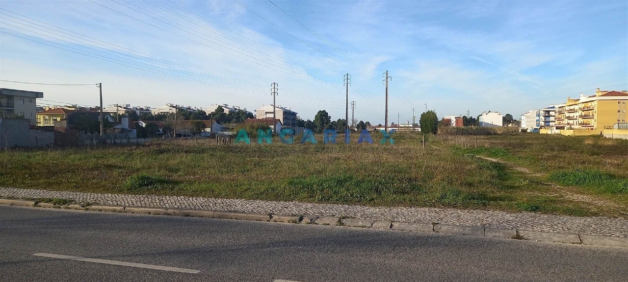 Plot / Land in Marinha Grande, Leiria