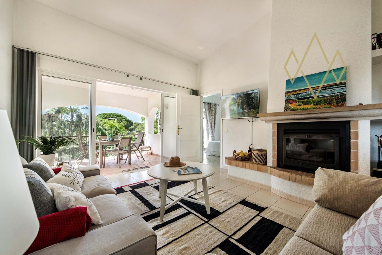 2 bed Apartment in Almancil, Loulé, Central Algarve