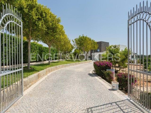 5 bed Villa in Alvor, Portimão, Western Algarve