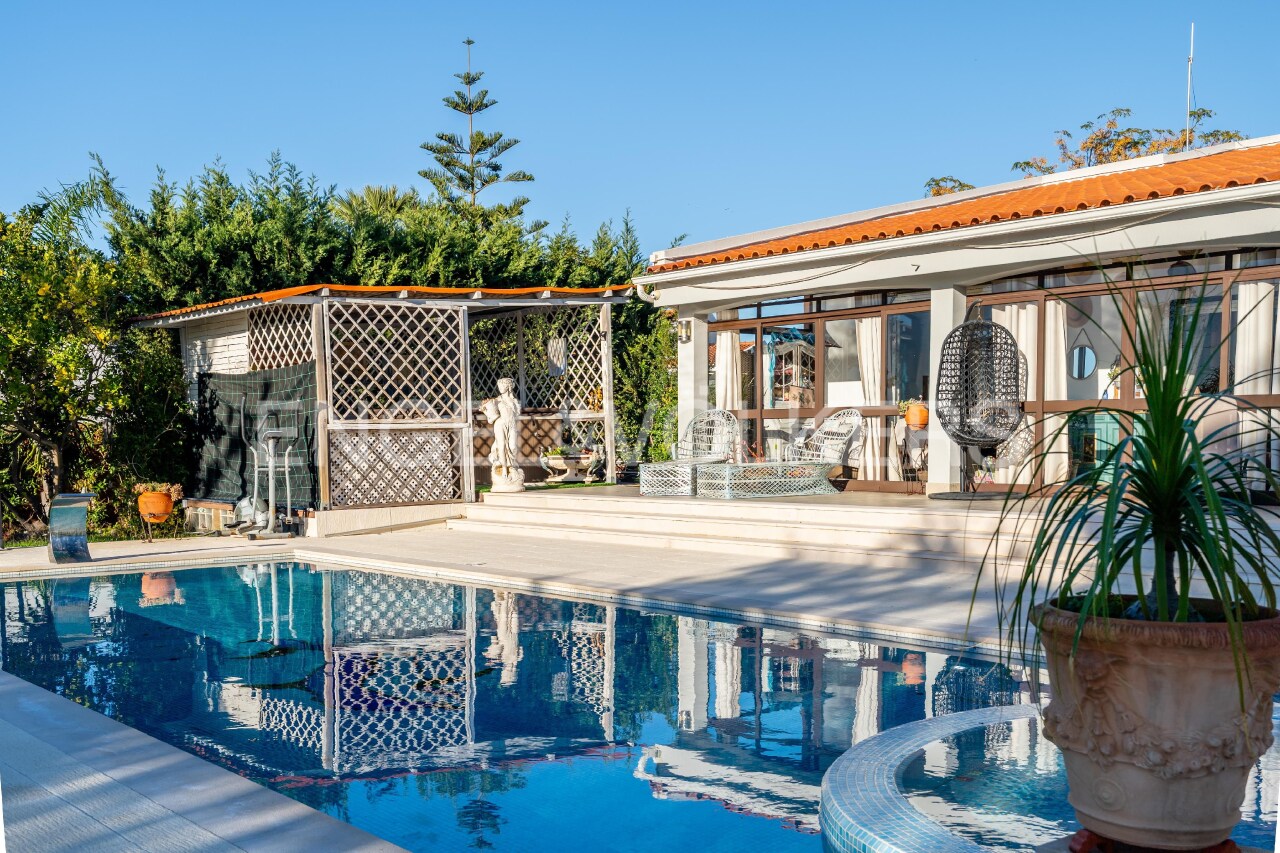 4 bed Villa in Alvor, Portimão, Western Algarve