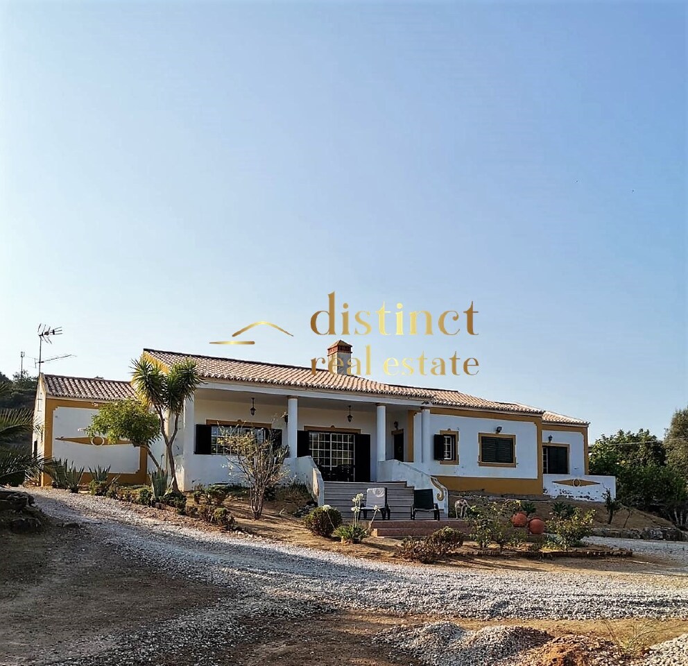 4 bed Villa in Lagoa, Western Algarve