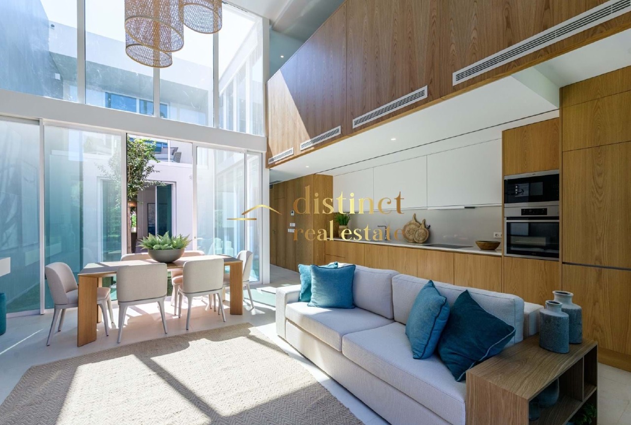 4 bed Villa in Quarteira, Loulé, Central Algarve