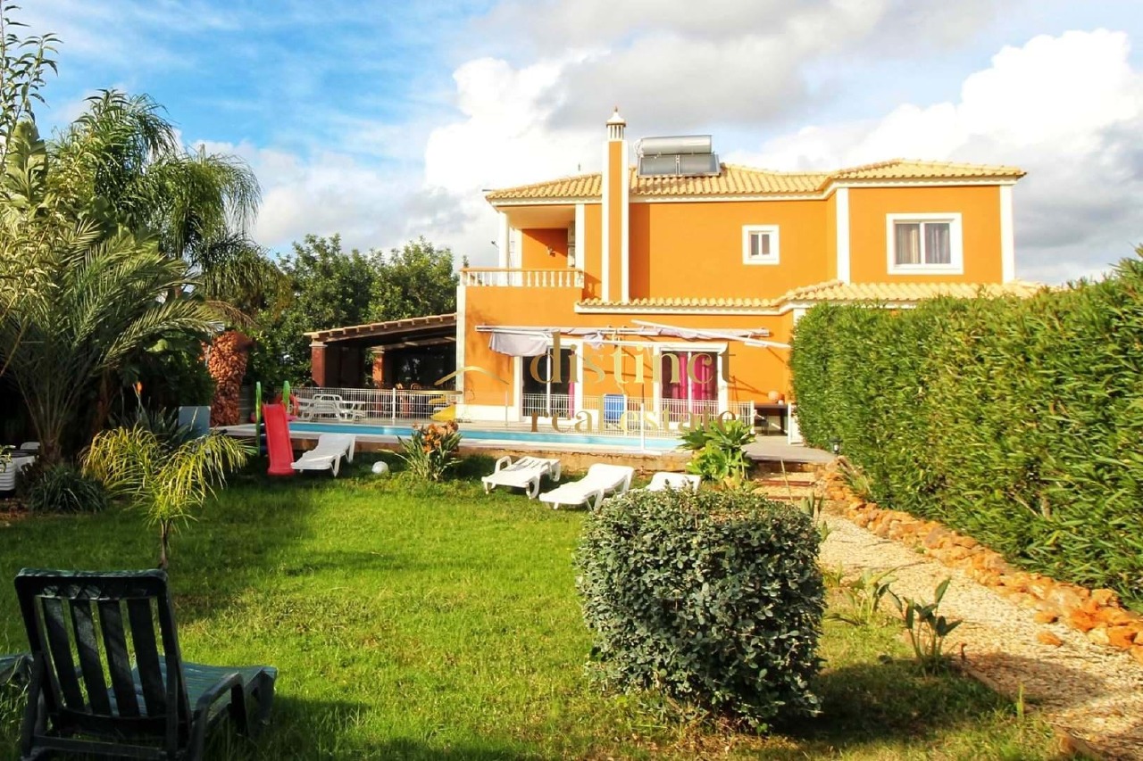 5 bed Villa in Alcantarilha, Silves, Western Algarve