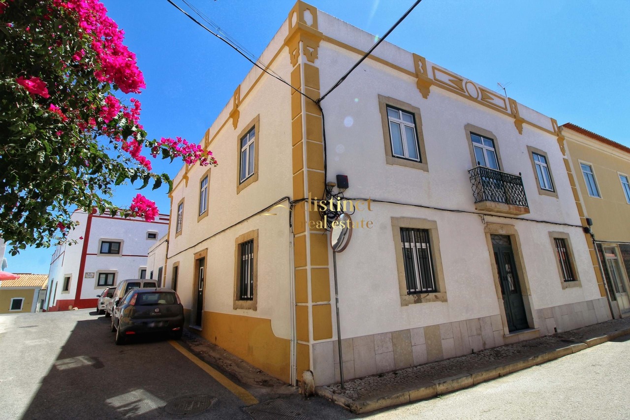 6 bed Villa in Alcantarilha, Silves, Western Algarve