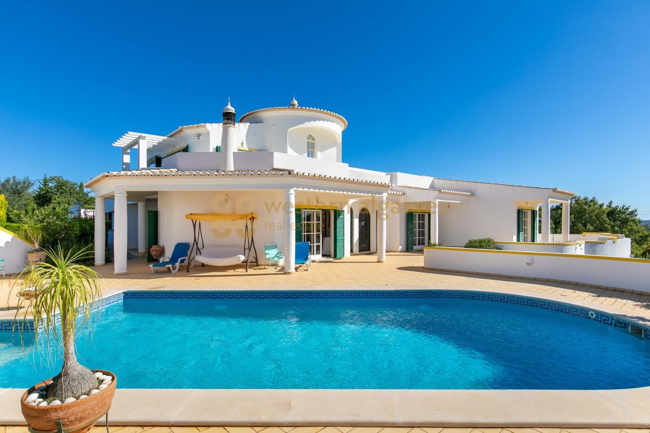 4 bed Villa in Portimão, Western Algarve