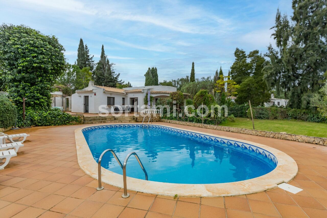4 bed Villa in Portimão, Western Algarve