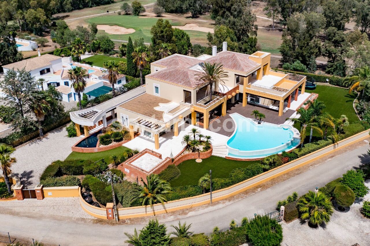 5 bed Villa in Portimão, Western Algarve