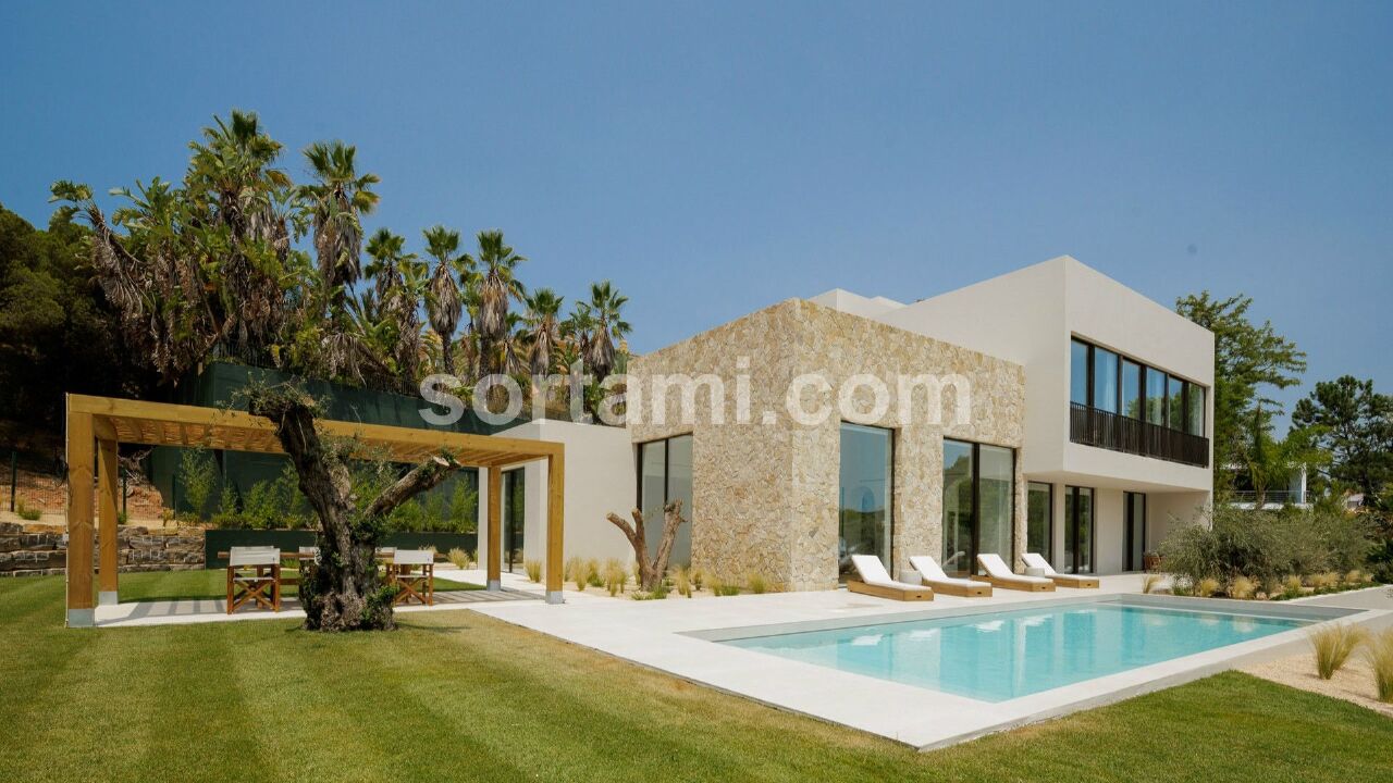 4 bed Villa in Loulé, Central Algarve