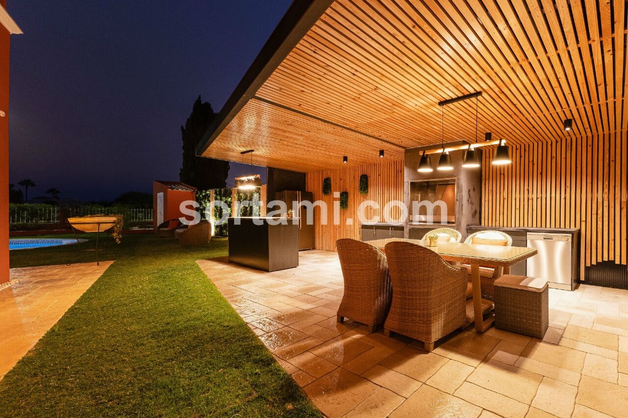 4 bed Villa in Lagoa, Western Algarve