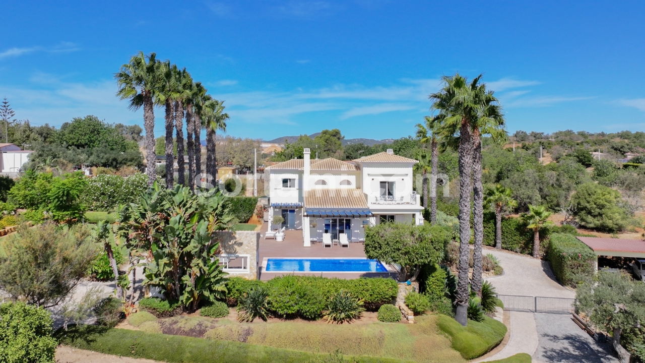 4 bed Villa in Olhão, Eastern Algarve