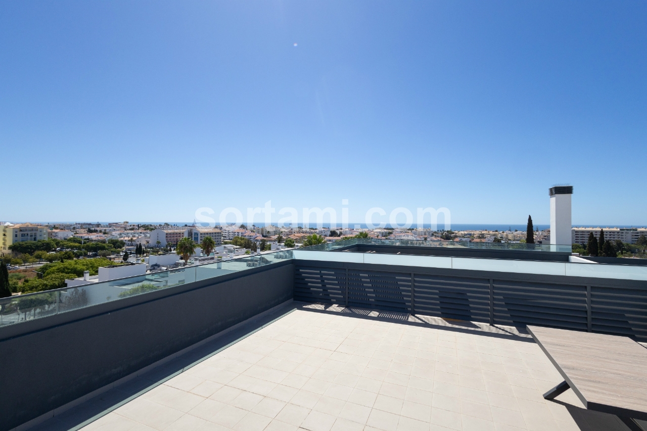 2 bed Apartment in Albufeira, Central Algarve